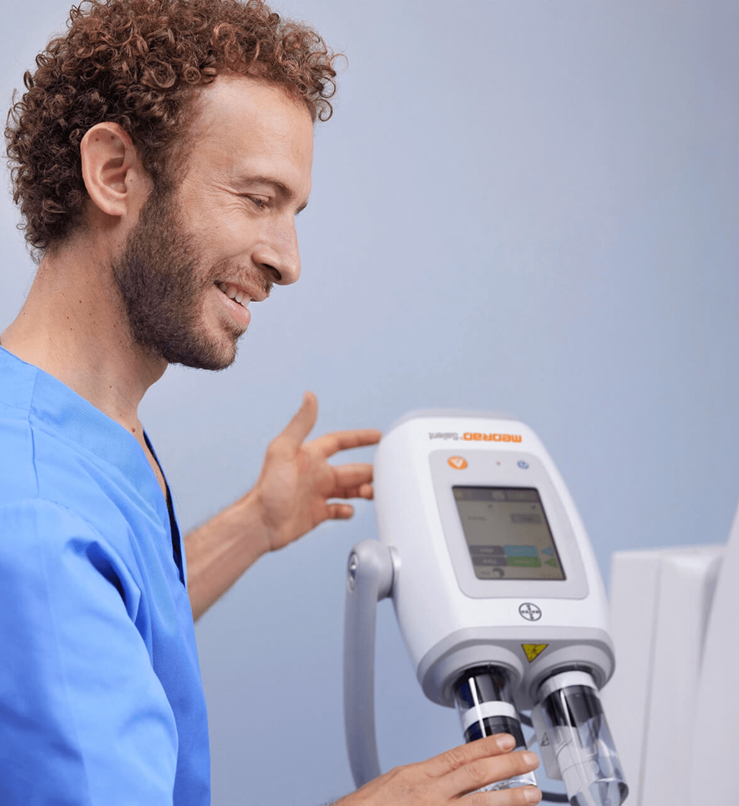 Radiographer uses MEDRAD® Salient